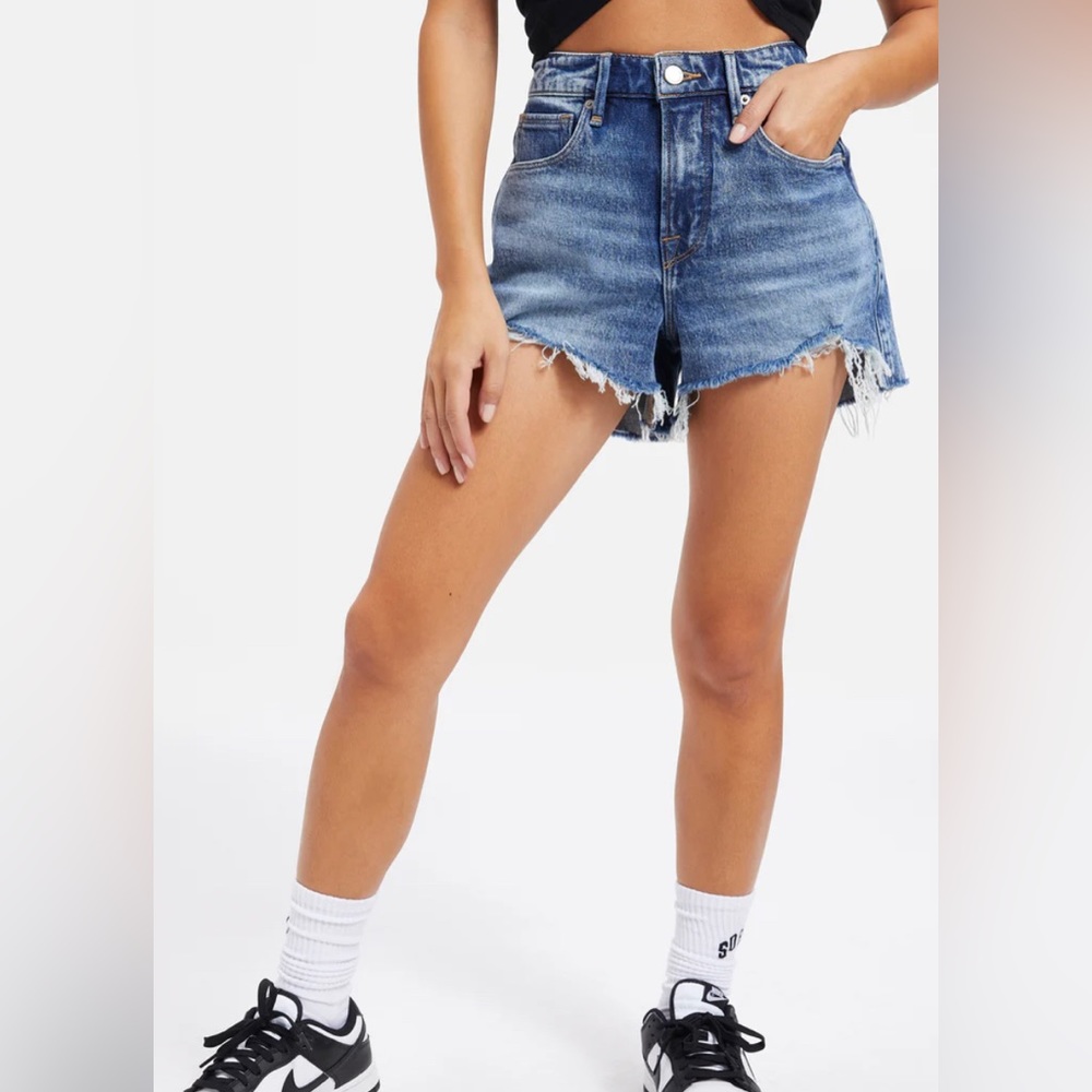 NWT Good American Good Girlfriend shorts size 8 indigo